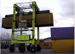 Container straddle carrier