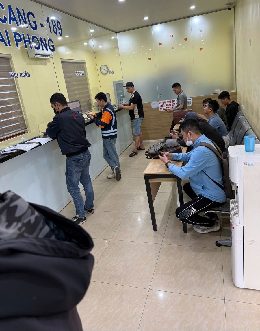 OPS làm thủ tục tại cảng OPS làm thủ tục tại cảng