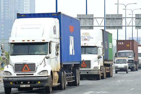 Xe container chở hàng hóa