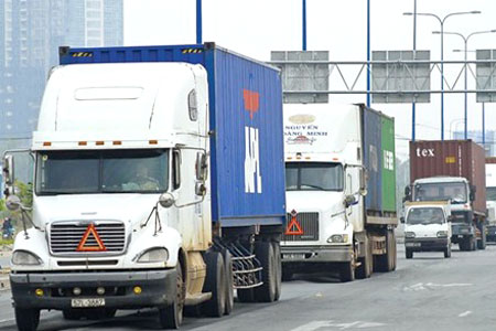 Xe container trên đường