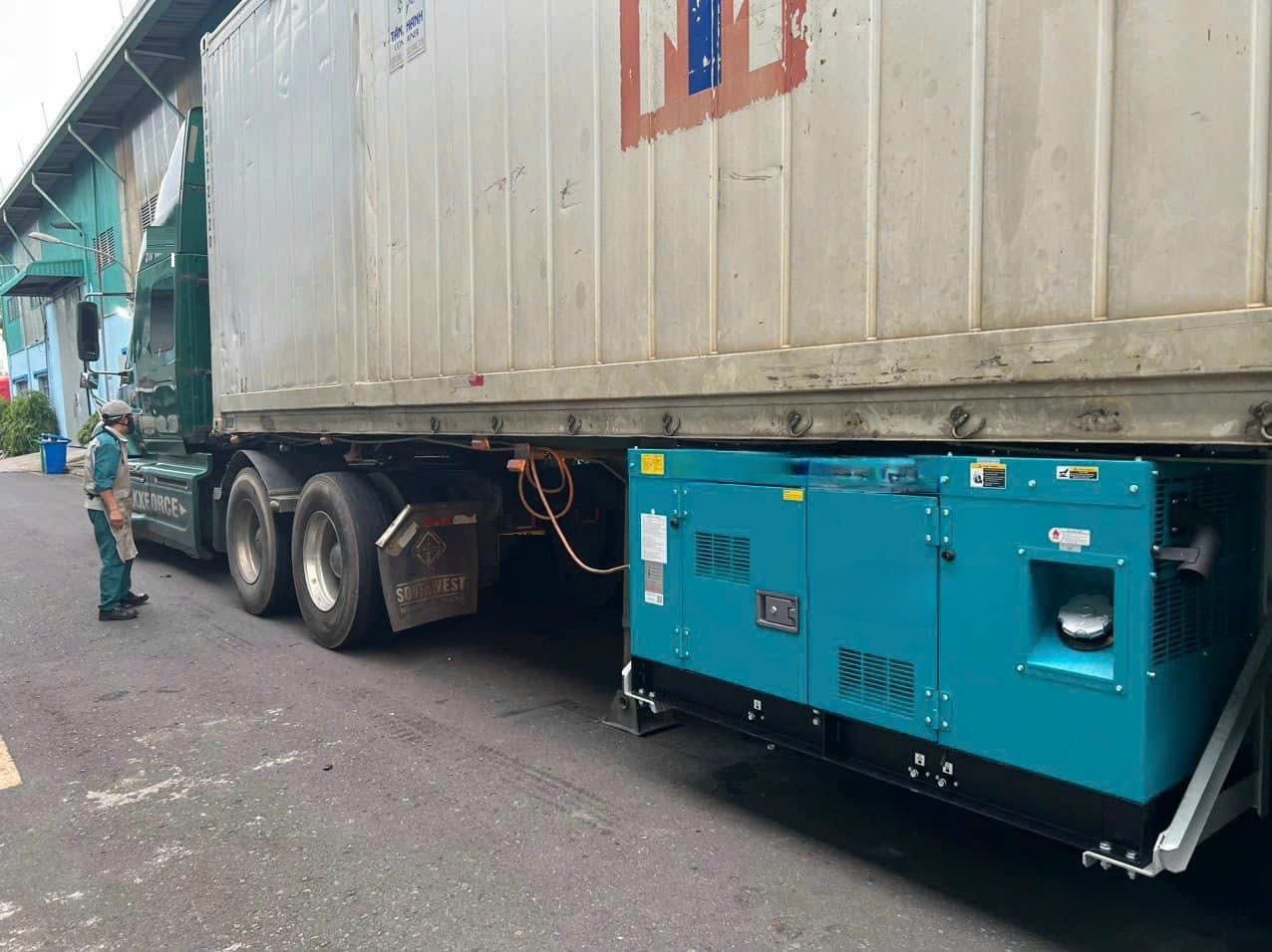 Xe container có máy phát điện chay cont lạnh